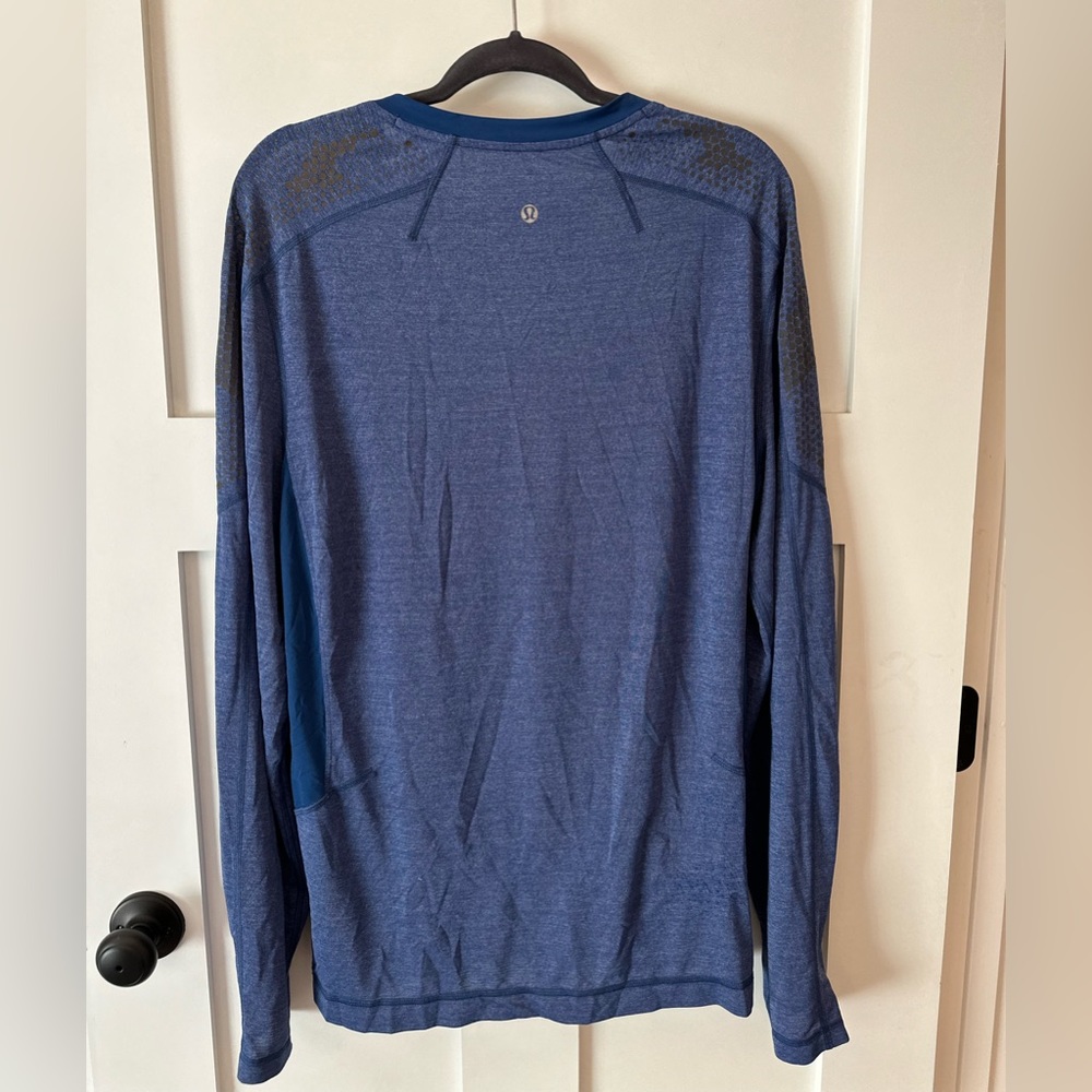 Lululemon Men’s athletic top